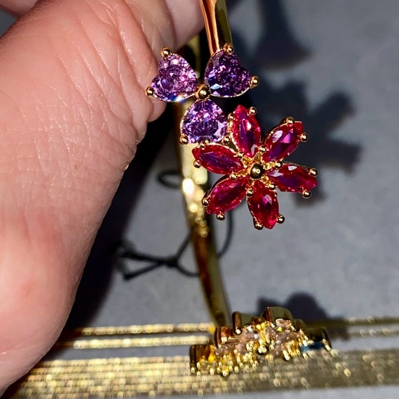 Kate Spade NWT Gold First Bloom Open Hinge Cuff Bracelet Accented W/ Flowers - Picture 15 of 15